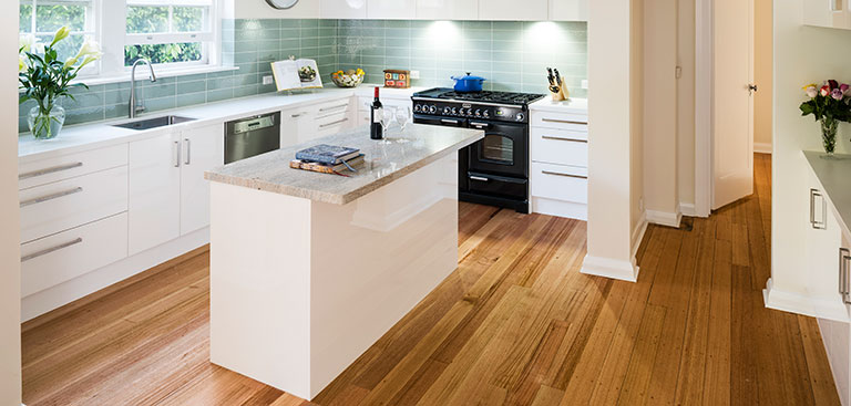 Feature Stained Timber Island Bench With Images Timber Kitchen Kitchen Renovation Kitchen Benchtops