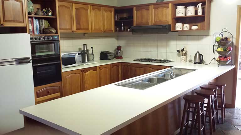 Kitchen-Wantirna-Before-Benches