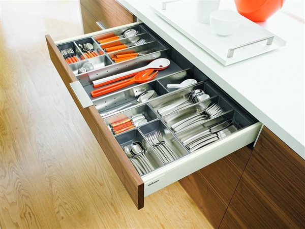 A Blum cutlery drawer with ORGA-LINE organisers.