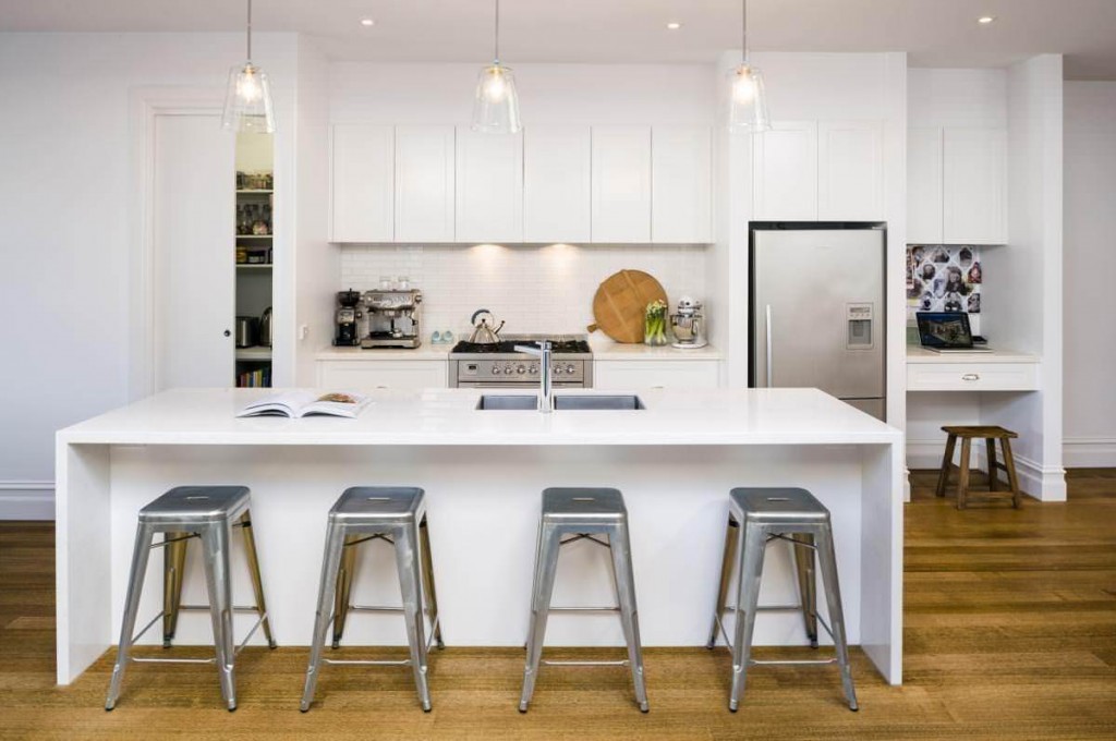 White sleek handleless kitchen photo