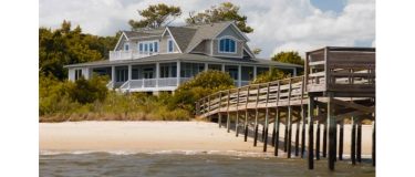 Photo of a Hamptons style home