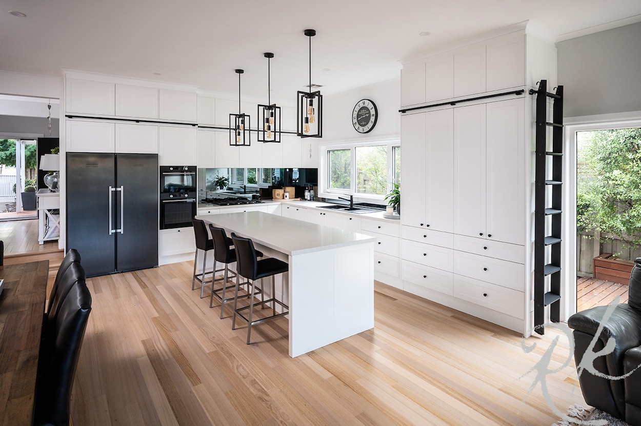 White Kitchen with profile doors